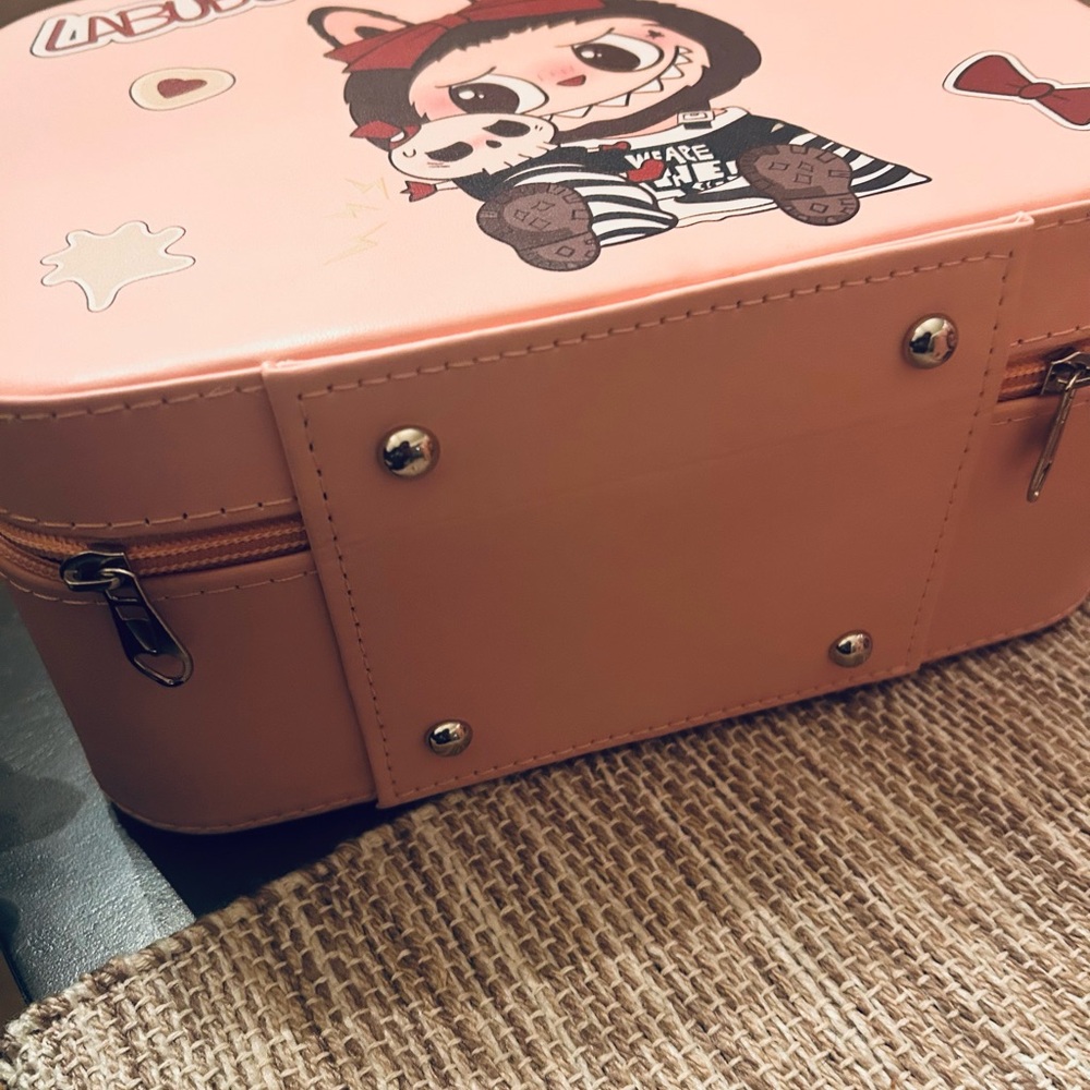 Make-up / Cosmetics / Accessories Box with Labubu “The Monsters” - Picture 3 of 4